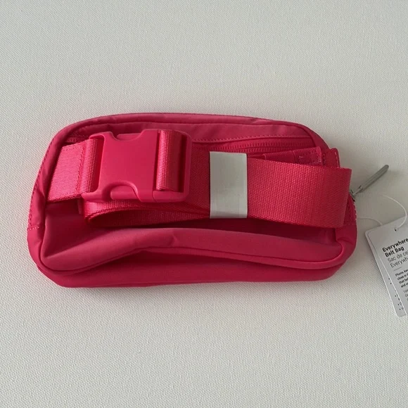 NWT Lululemon Everywhere Belt Bag Lipgloss - Picture 5 of 12